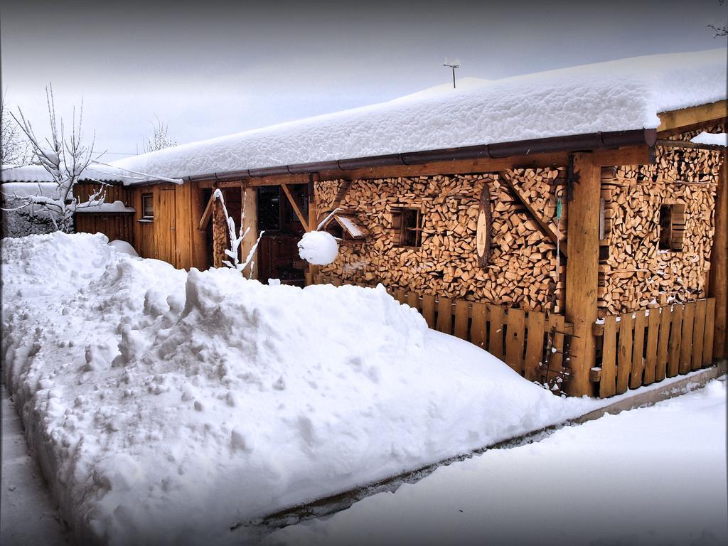 Yellow Paradise House Hrabusice Exterior photo