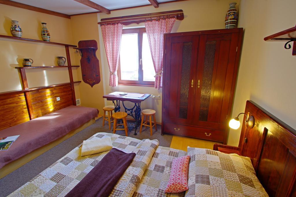 Yellow Paradise House Hrabusice Exterior photo