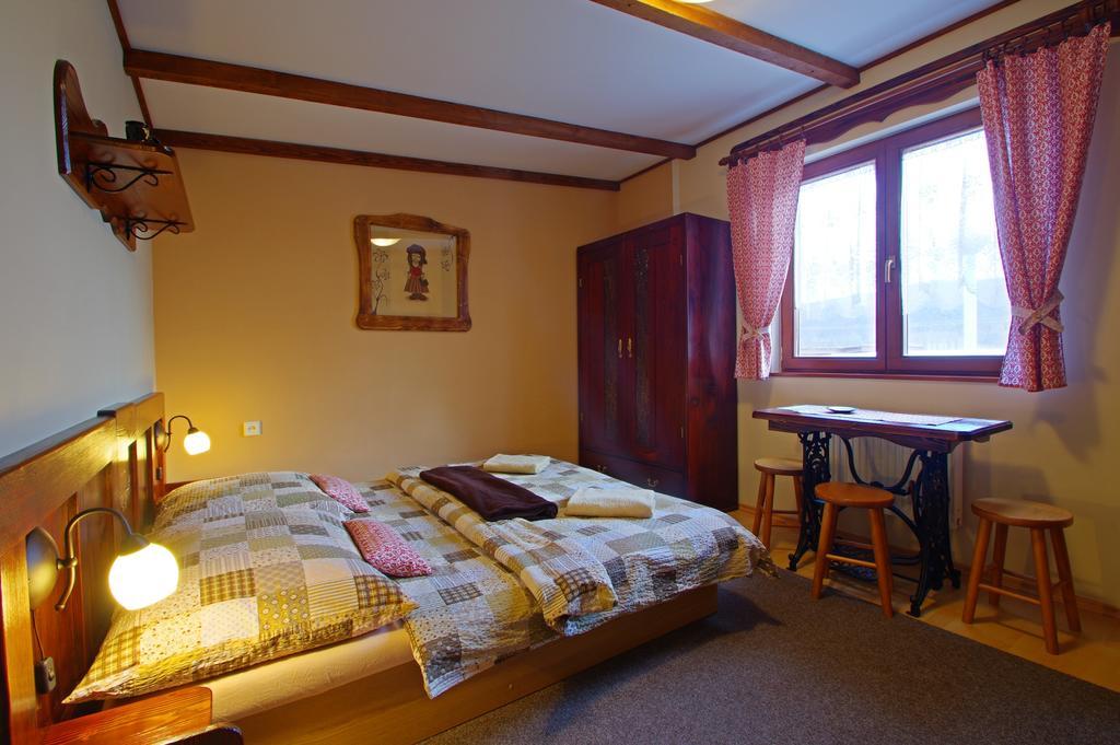 Yellow Paradise House Hrabusice Exterior photo