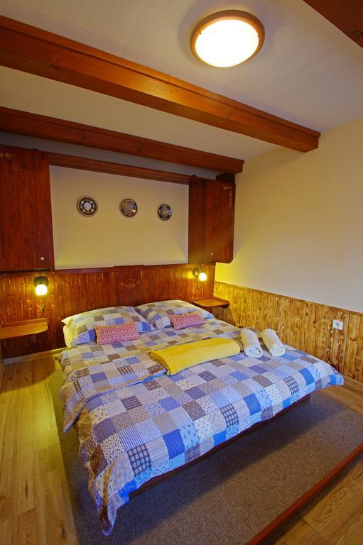 Yellow Paradise House Hrabusice Exterior photo