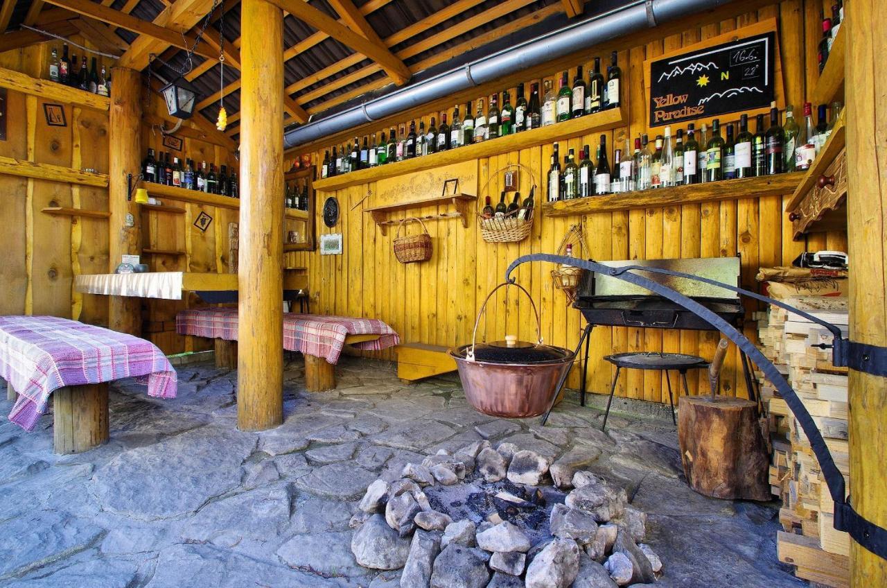 Yellow Paradise House Hrabusice Exterior photo